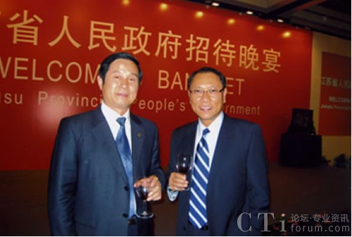 飛翱集團(tuán)CEO 黃有權(quán)先生與江蘇省副省長史和平先生暢談蘇港兩地經(jīng)驗(yàn)